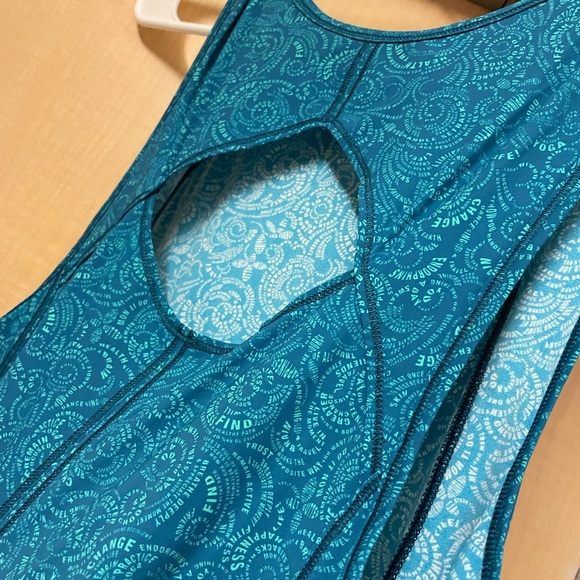 Lululemon - Picture 3 of 6